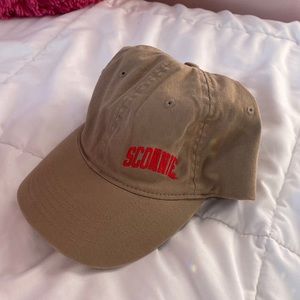 WISCONSIN BADGERS “SCONNIE” BASEBALL HAT